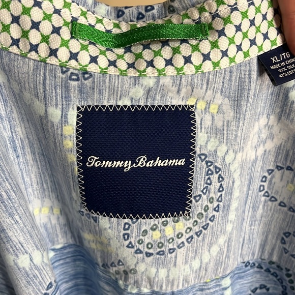 Silk Tommy Bahama Men’s XL Beautiful, Like New Shirt with pocket detail - Picture 4 of 5